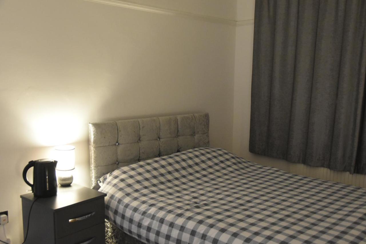 Clarendon House Otel Luton  Dış mekan fotoğraf