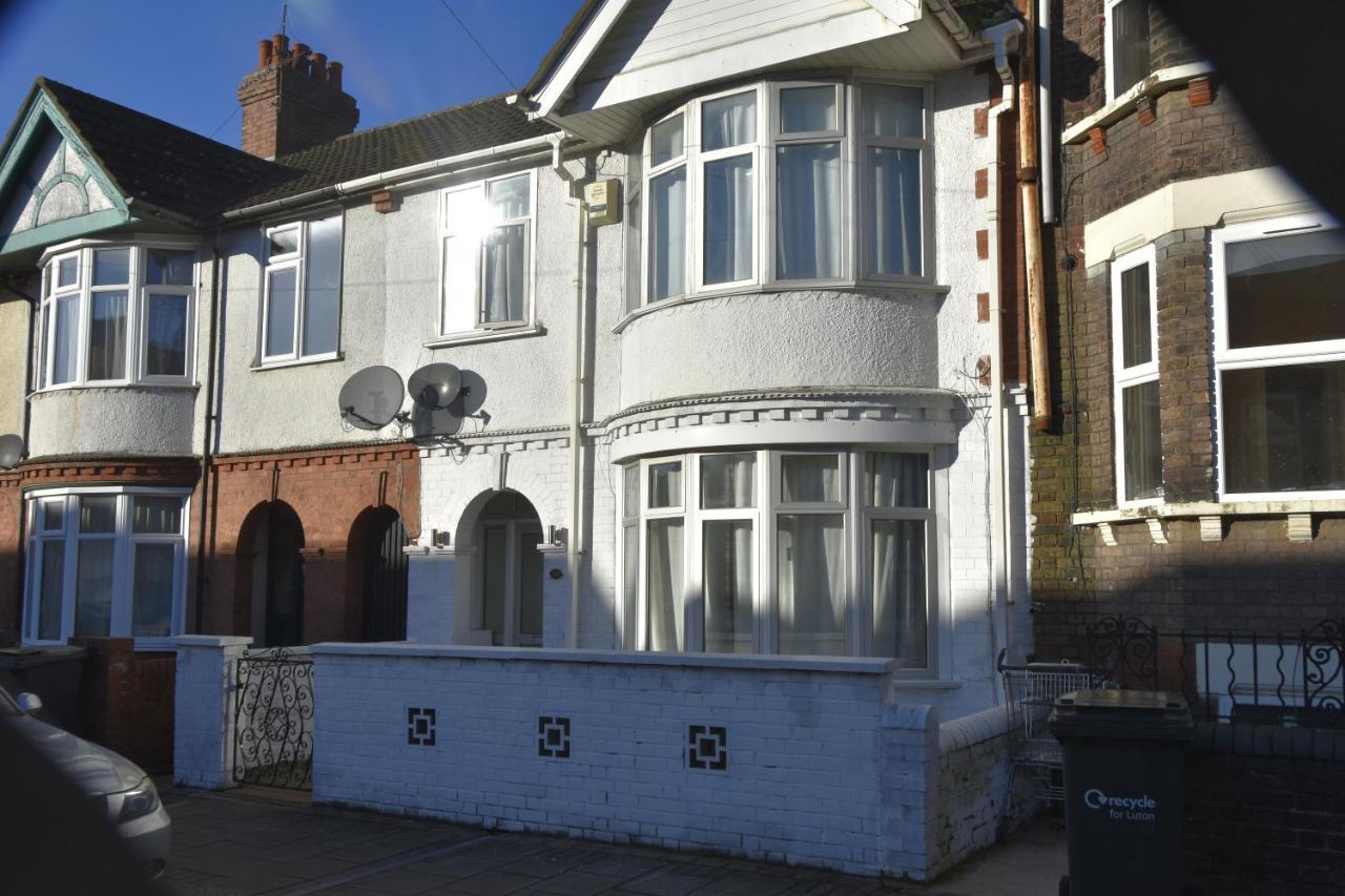 Clarendon House Otel Luton  Dış mekan fotoğraf
